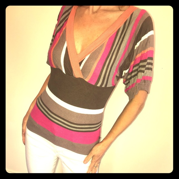 Cute flattering elegant top - Picture 1 of 2